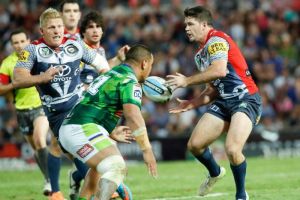 Hannant found plenty of space around the ruck. 