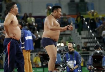 thumbnail_Mongul Coach Dummy Spit